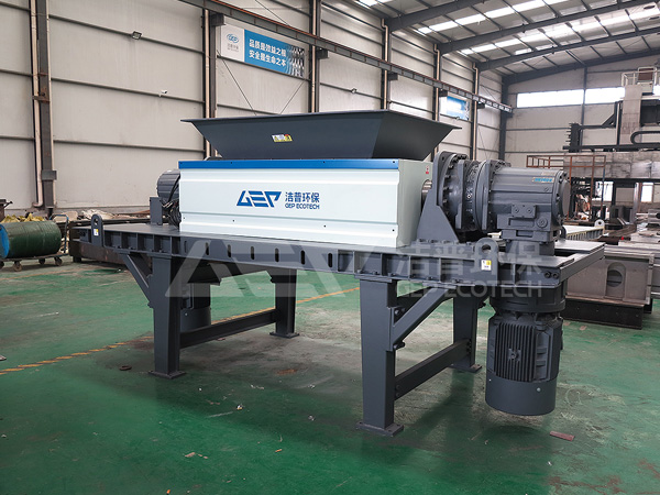 大型鐵桶破碎機(jī)為解決化工桶助力，鐵桶破碎機(jī)成套設(shè)備