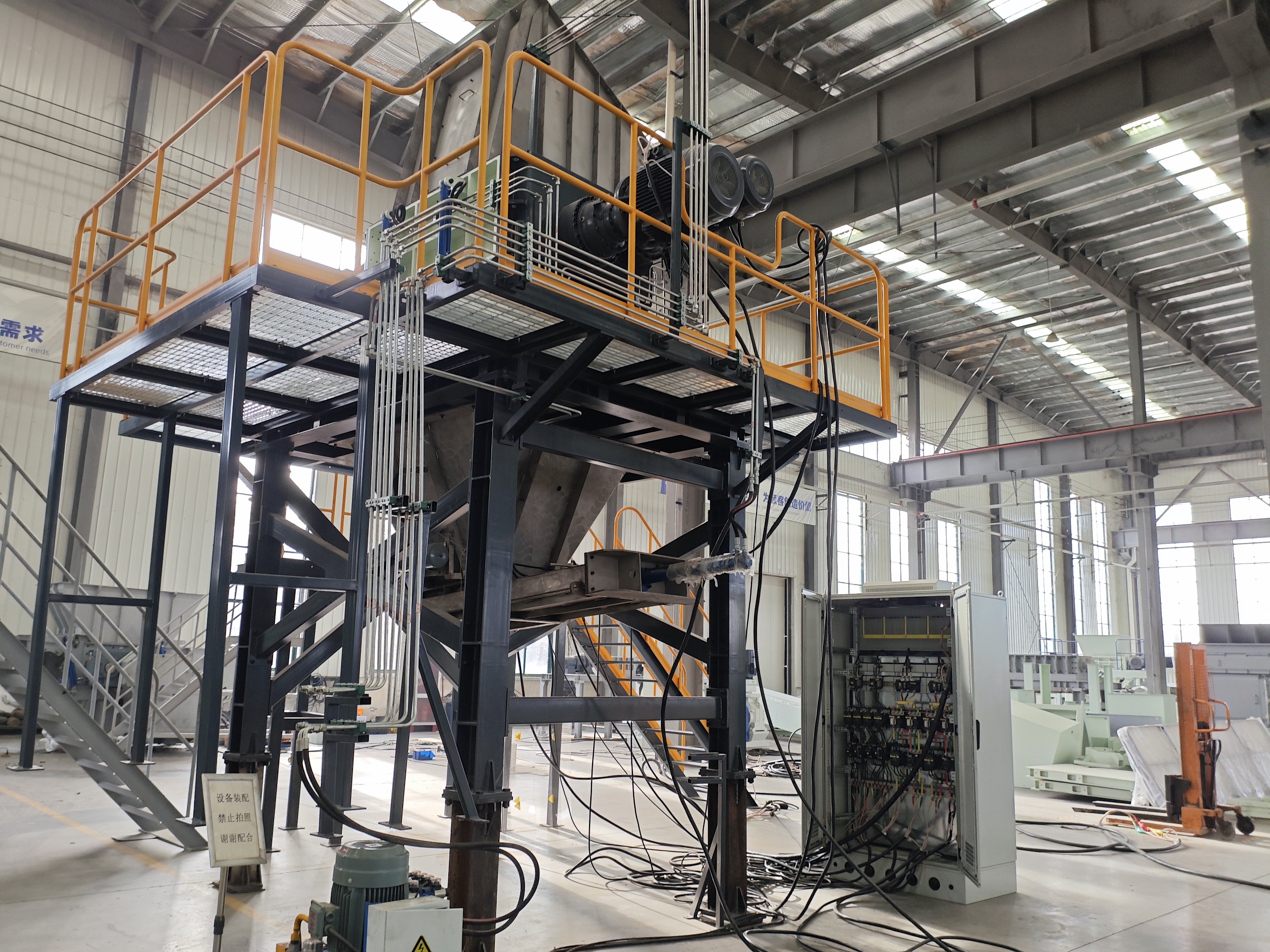 危废楼式撕碎机设备