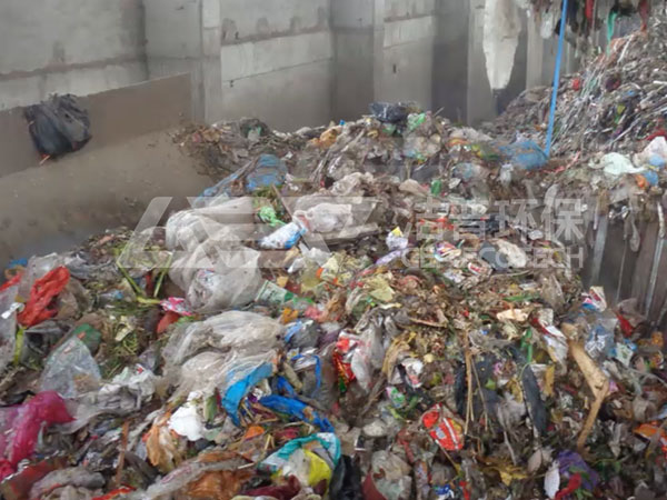 固体废物对环境的危害主要表现在几个地方？